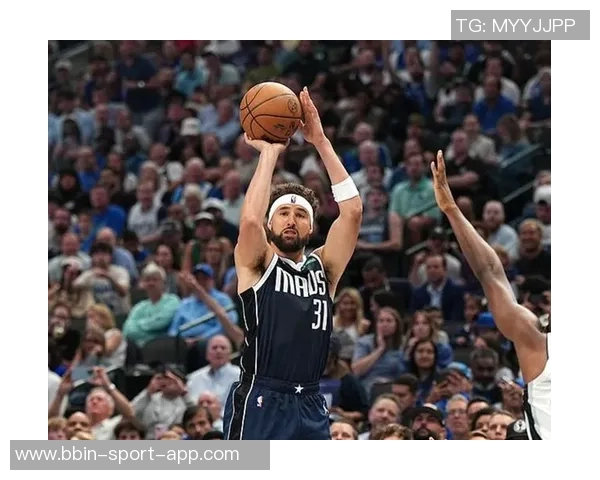 克莱状态低迷半场表现惨淡仅得3分4篮板1助攻